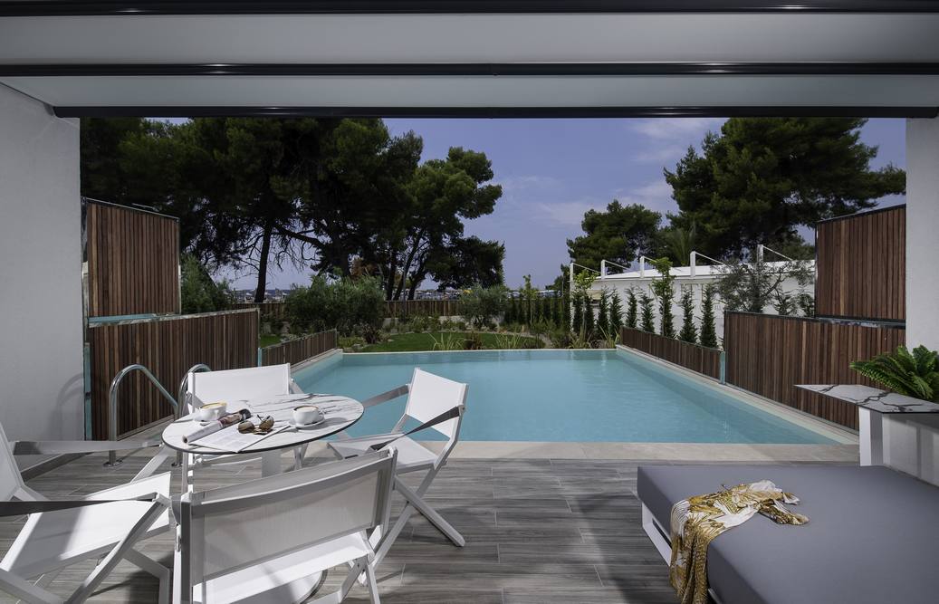 Deluxe Suite with Private Pool / Sea View